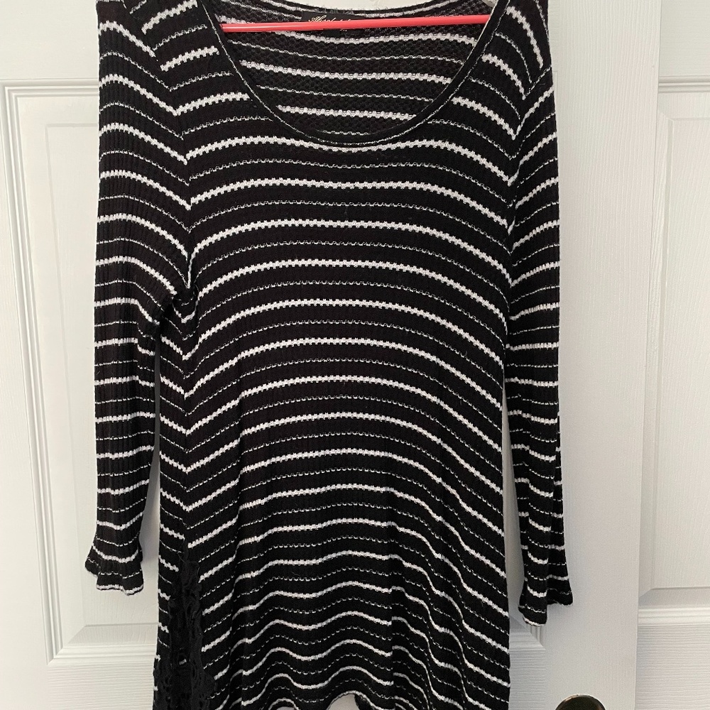 Black and white tunic with black lace